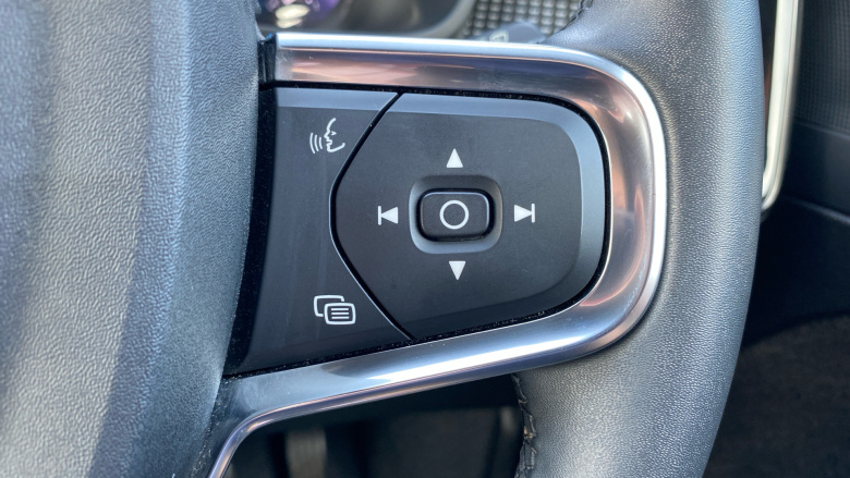 Volvo XC40 2.0 B3P Plus Dark 5dr Auto Petrol Estate